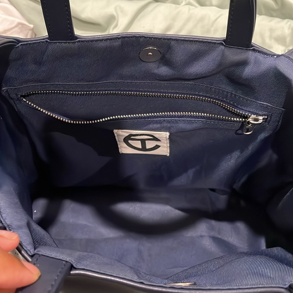Navy blue Telfar bag - Medium 
Well used 
All impurities listed in photos - Picture 3 of 7